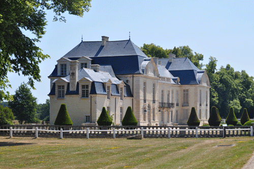 Château de Médavy à 14km